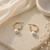 Aretes Candongas Redondas Perla Doradas - Bambú Rosa Joyas y Accesorios