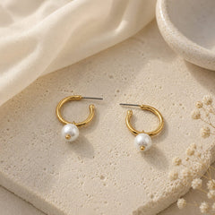 Aretes Candongas Redondas Perla Doradas - Bambú Rosa Joyas y Accesorios