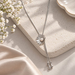 Collar Perla Margaritas Plateadas Esencial