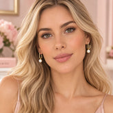 Aretes Candongas Cuadradas Perla Doradas Musa - Bambú Rosa Joyas y Accesorios
