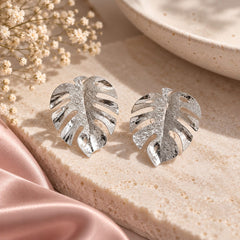 Aretes Topo Hoja Plateados Malanga Florecer - Bambú Rosa Joyas y Accesorios