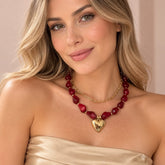 Collar Piedra Natural Color Vino Tinto Con dije Corazón Dorado Creer