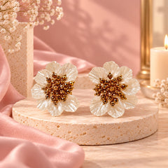 Arete Media Flor Nácar Tejida en Cristal Dorado Creer - Bambú Rosa Joyas y Accesorios