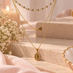 Collar Triple Cadenas Dije Virgen de Guadalupe en Perla Dorado Creer