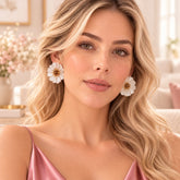 Arete Flor Nácar Tejida en Cristales Dorada Creer - Bambú Rosa Joyas y Accesorios