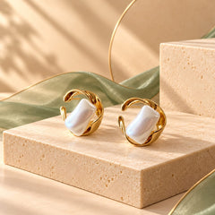 Arete Dorado Maxi Topo Perla en Cuadrado Esplendor