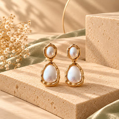 Arete Largo Dorado Doble Perla Esplendor