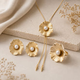 Set Collar Arete Y Anillo Perla Florecer Dorado - Bambú Rosa Joyas y Accesorios