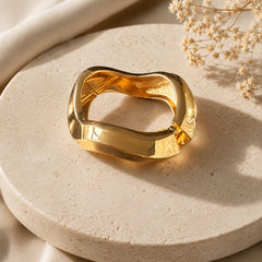 Brazalete Ancho Irregular Florecer Dorado - Bambú Rosa Joyas y Accesorios