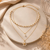 Collar Triple Perlas Dije Flor Dorado Aura