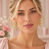 Aretes Largos Triple Corazones Dorado Amore