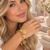 Pulsera Dorada Dijes San Benito Creer - Bambú Rosa Joyas y Accesorios