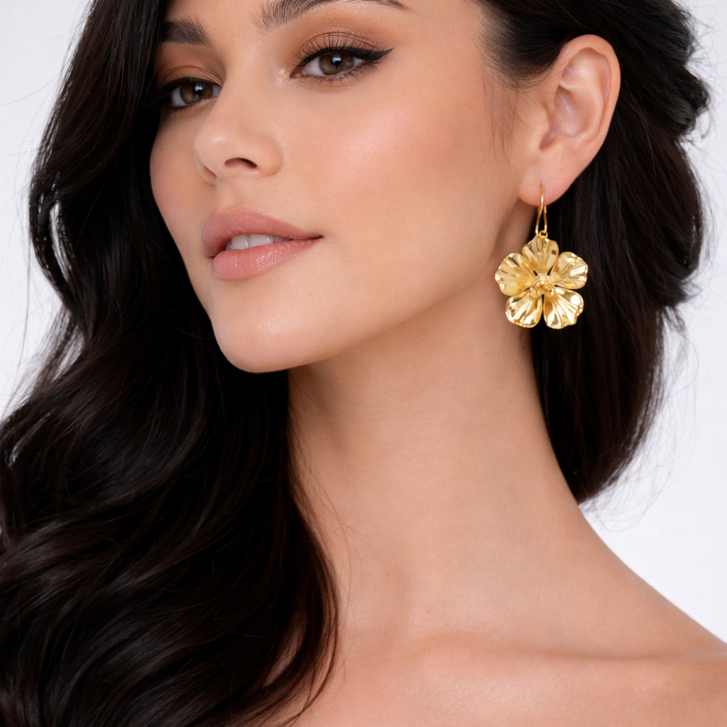 Aretes Gancho Flores Pistilos Dorados - Bambú Rosa Joyas y Accesorios