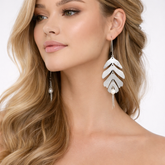 Aretes Ganchos Hoja Articulada Perla Plateados - Bambú Rosa Joyas y Accesorios