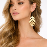 Aretes Ganchos Hoja Articulada Perla Dorados - Bambú Rosa Joyas y Accesorios