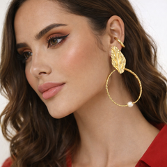 Aretes Aro Hoja Perla Dorados - Bambú Rosa Joyas y Accesorios