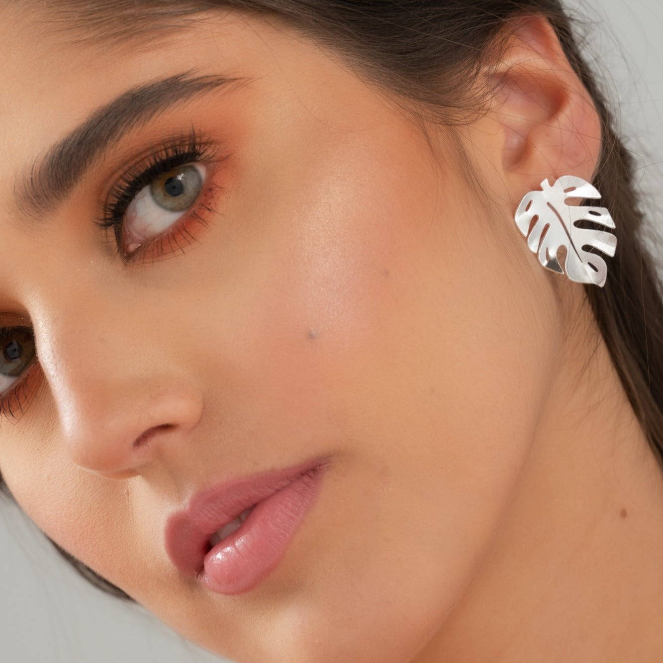 Aretes Plateados Topo Hoja Malanga - Bambú Rosa Joyas y Accesorios