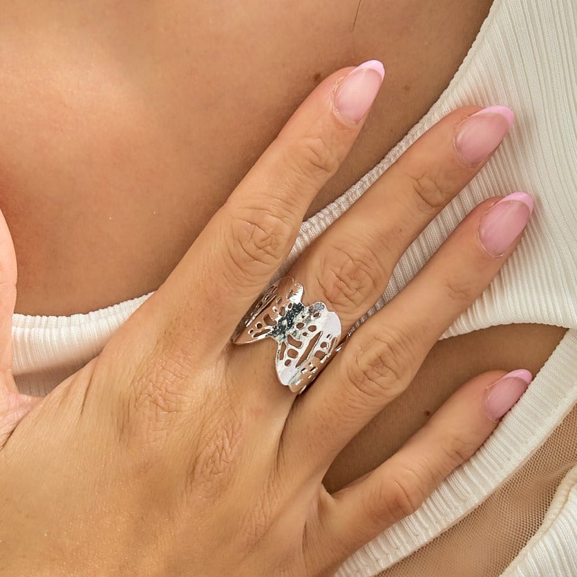 Anillo Mariposa Calado Plateado - Bambú Rosa Joyas y Accesorios