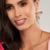 Aretes Gancho Media Mariposa Calada Dorada - Bambú Rosa Joyas y Accesorios