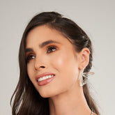 Aretes Gancho Media Mariposa Calada Plateado - Bambú Rosa Joyas y Accesorios