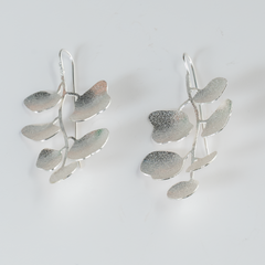 Aretes Largos Lavanda Gancho Plateado - Bambú Rosa Joyas y Accesorios