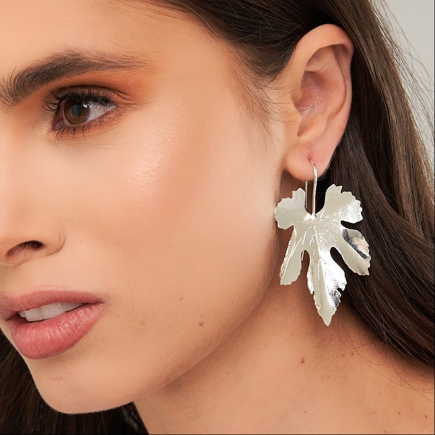 Aretes Gancho Hojas Otoño Plateado - Bambú Rosa Joyas y Accesorios