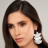 Aretes Gancho Abanicos Plateados - Bambú Rosa Joyas y Accesorios