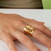 Anillo Dorado Hoja Malanga - Bambú Rosa Joyas y Accesorios