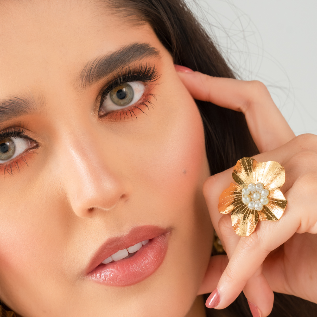 Anillo Flor de selva Perla Dorado - Bambú Rosa Joyas y Accesorios