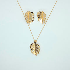 Set Aretes y Collar Hoja Malanga Dorado - Bambú Rosa Joyas y Accesorios