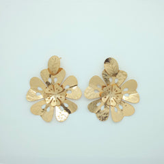 Aretes Doble Flor Y Hoja Dorado - Bambú Rosa Joyas y Accesorios