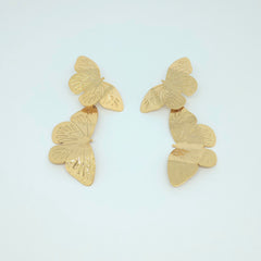 Aretes Mariposas Doble Doradas - Bambú Rosa Joyas y Accesorios