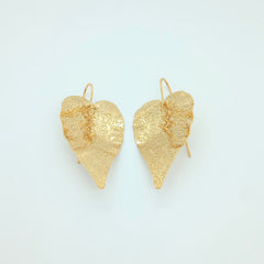 Aretes Gancho Hoja Corazón Dorado - Bambú Rosa Joyas y Accesorios