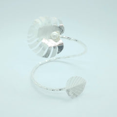 Pulsera Hoja Malanga Perla Plateada - Bambú Rosa Joyas y Accesorios