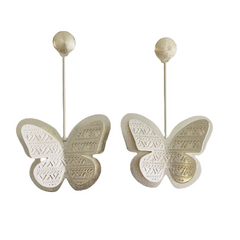 Aretes Plateados Mariposa Monarca - Bambú Rosa Joyas y Accesorios