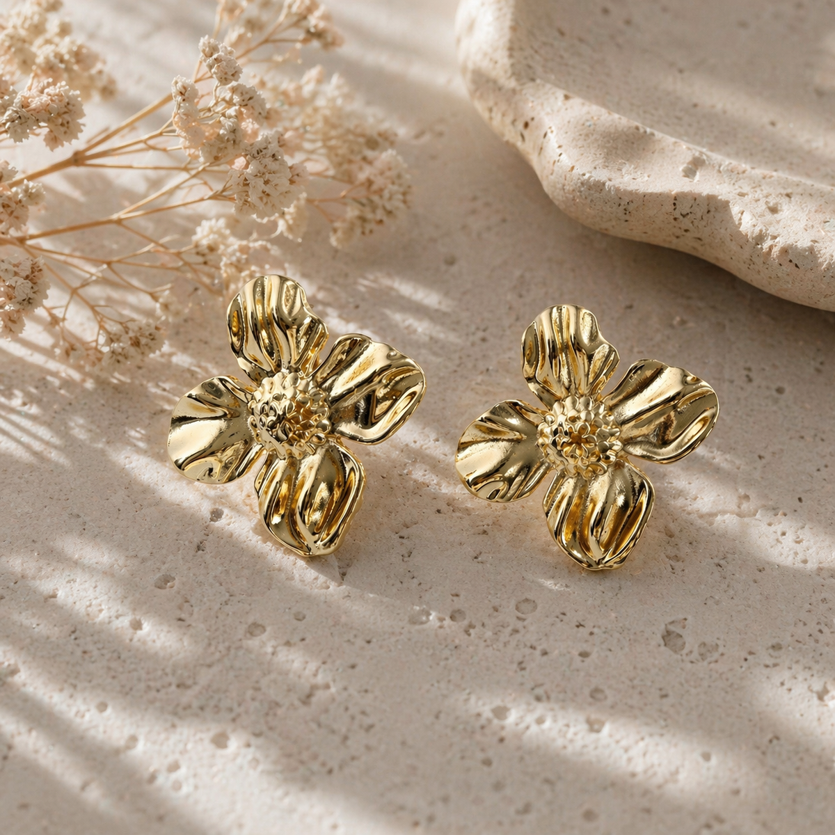 Aretes Maxi Topos flor dorado - Bambú Rosa Joyas y Accesorios 