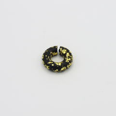 Earcuff Arcilla Negro Escarcha Dorada