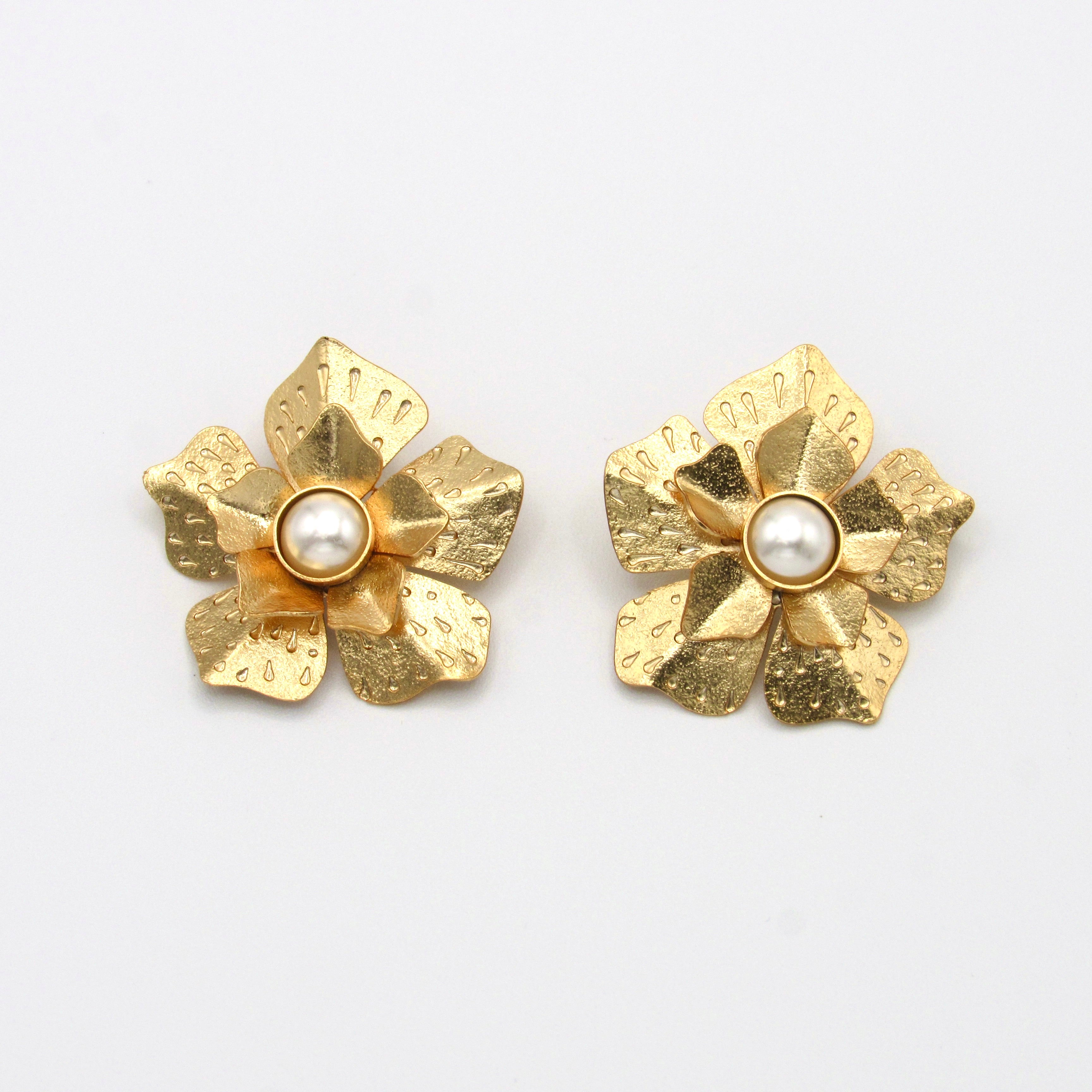 Aretes Maxi Topos Flor Perla Conexión Dorado