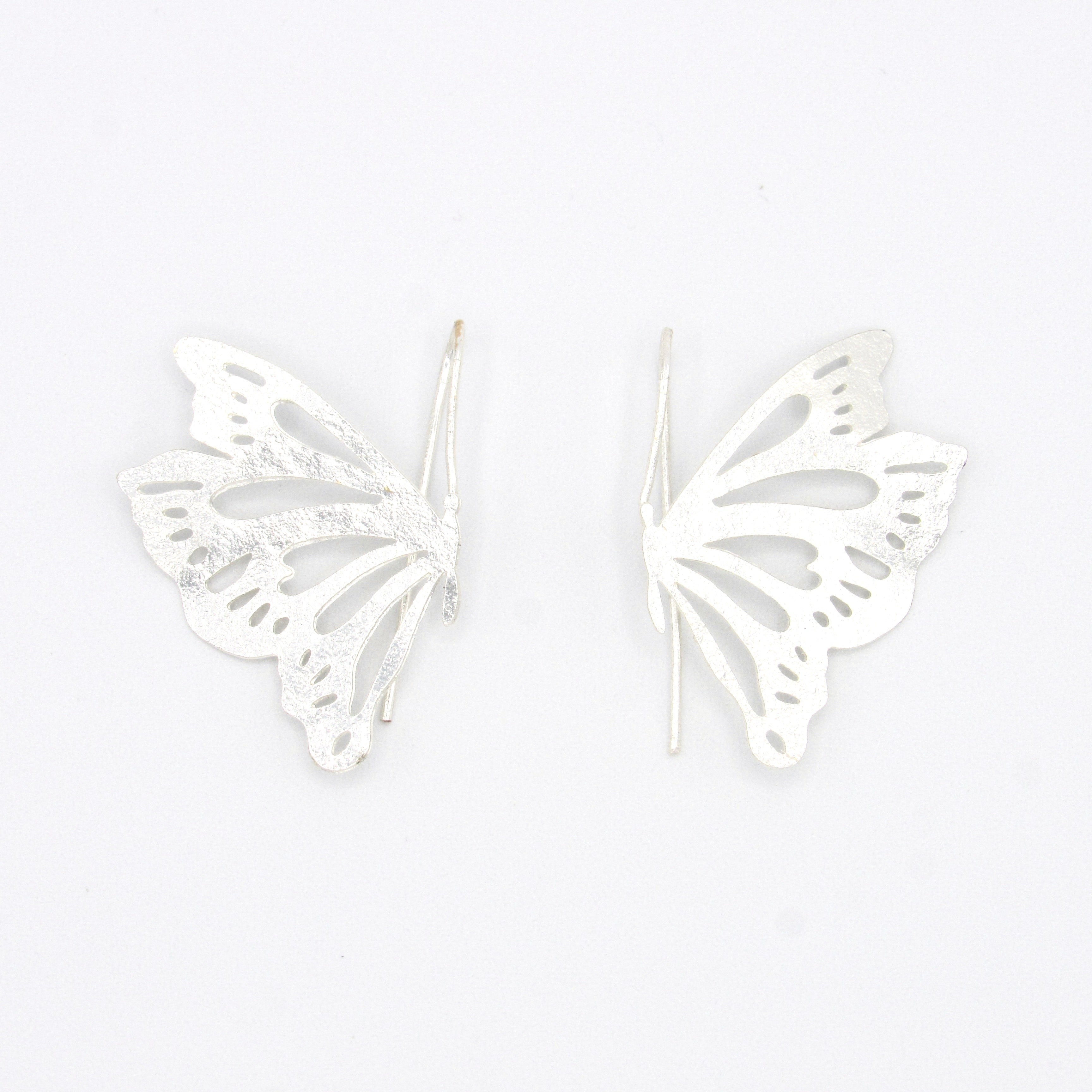 Aretes Gancho Mariposa Silueta Plateado