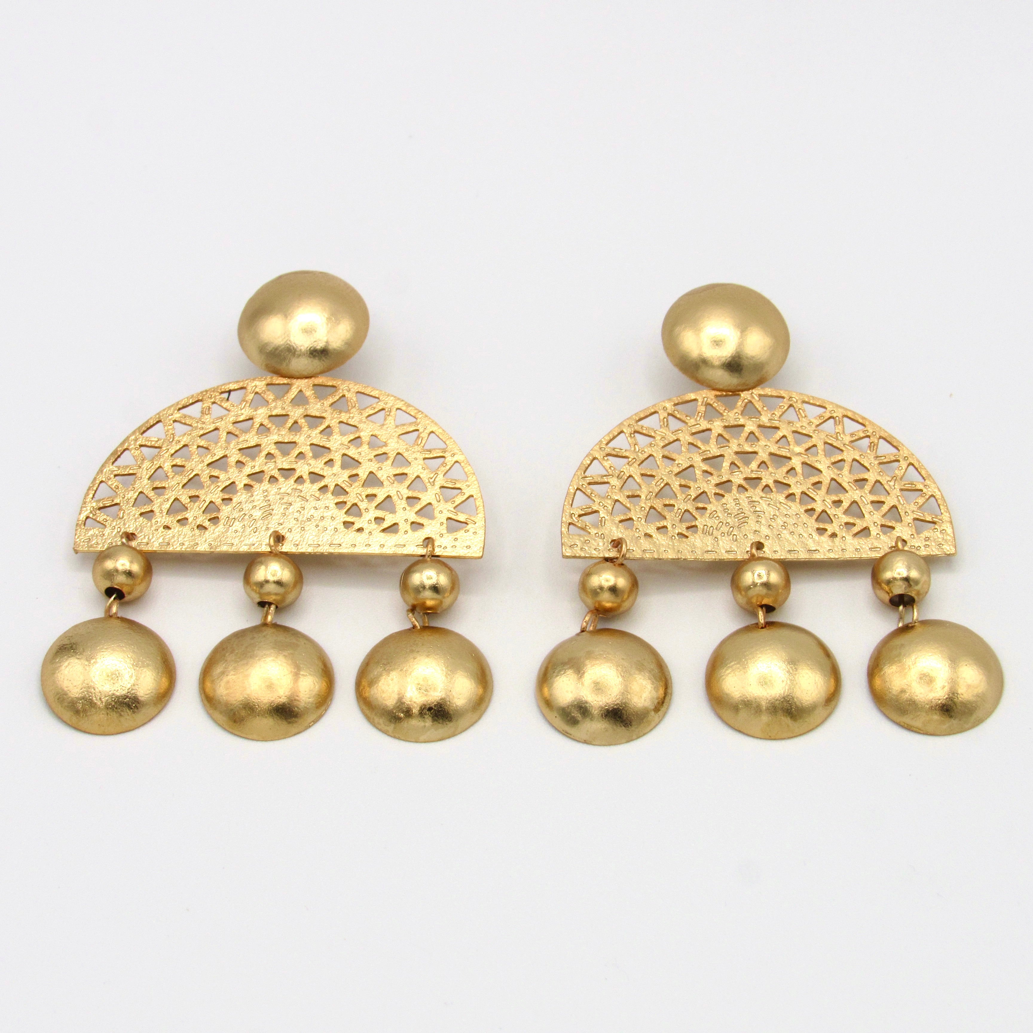 Aretes Abanico Esferas Calado Dorado