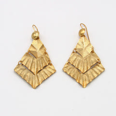 Aretes Triángulo Abanico Dorado