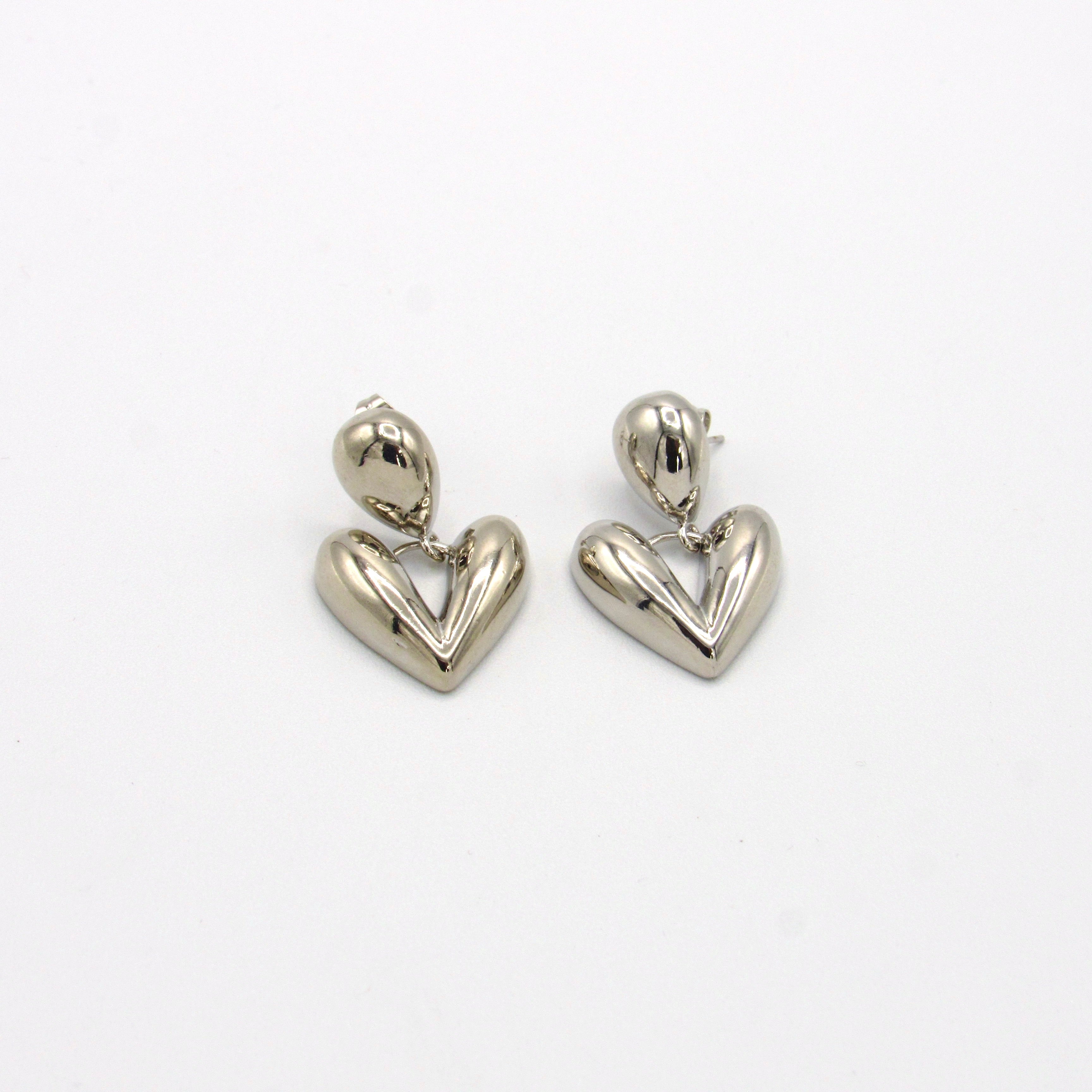 Aretes Gota Corazones Esencial Plateado