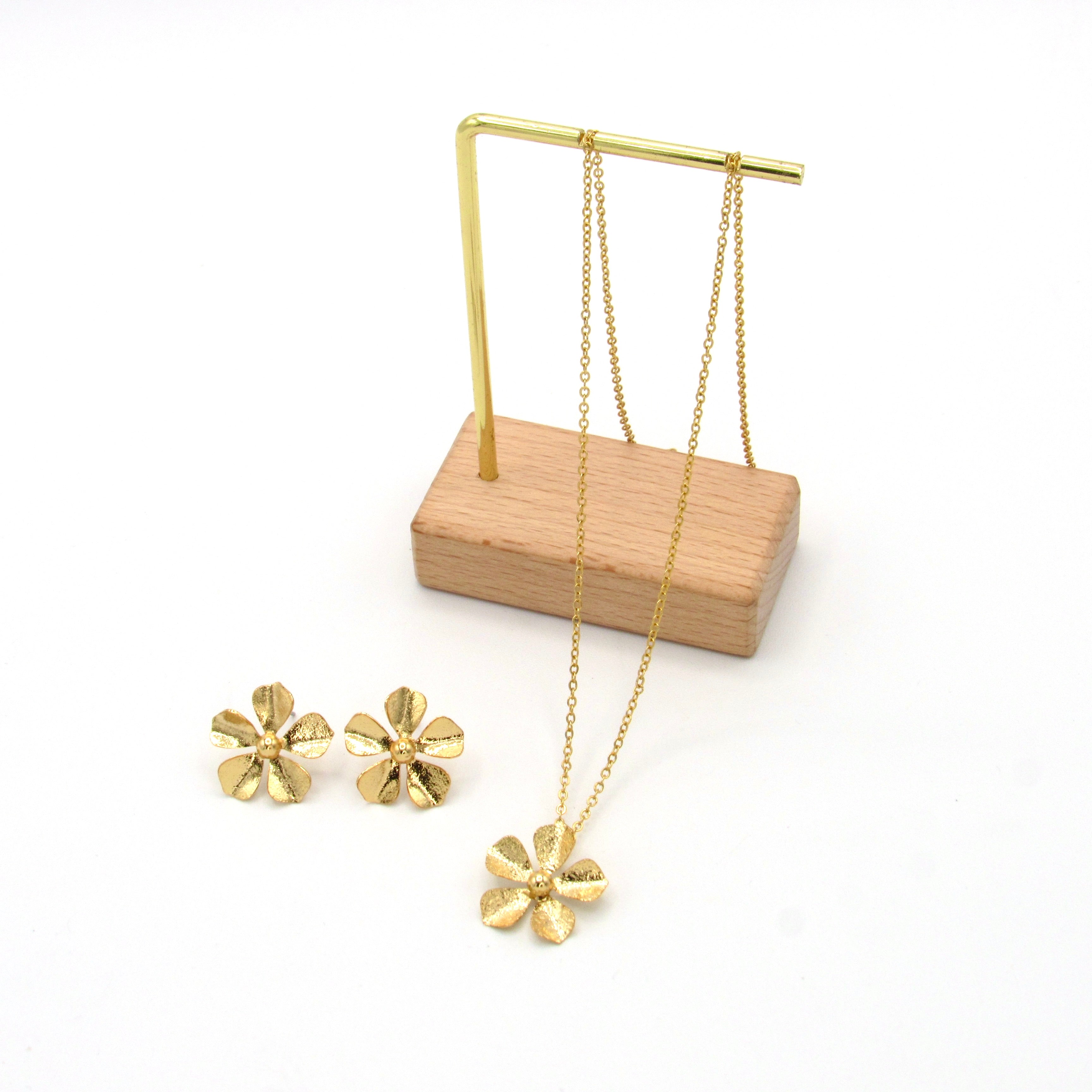 Set Collar Y Aretes Mini Flor Esencial Dorado