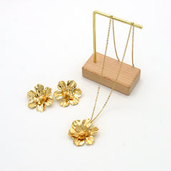 Set Collar y Aretes Flores Esencial Dorado