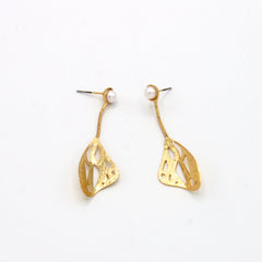 Aretes Alas Perla Esencial Dorados