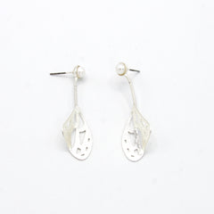 Aretes Alas Perla Esencial Plateados