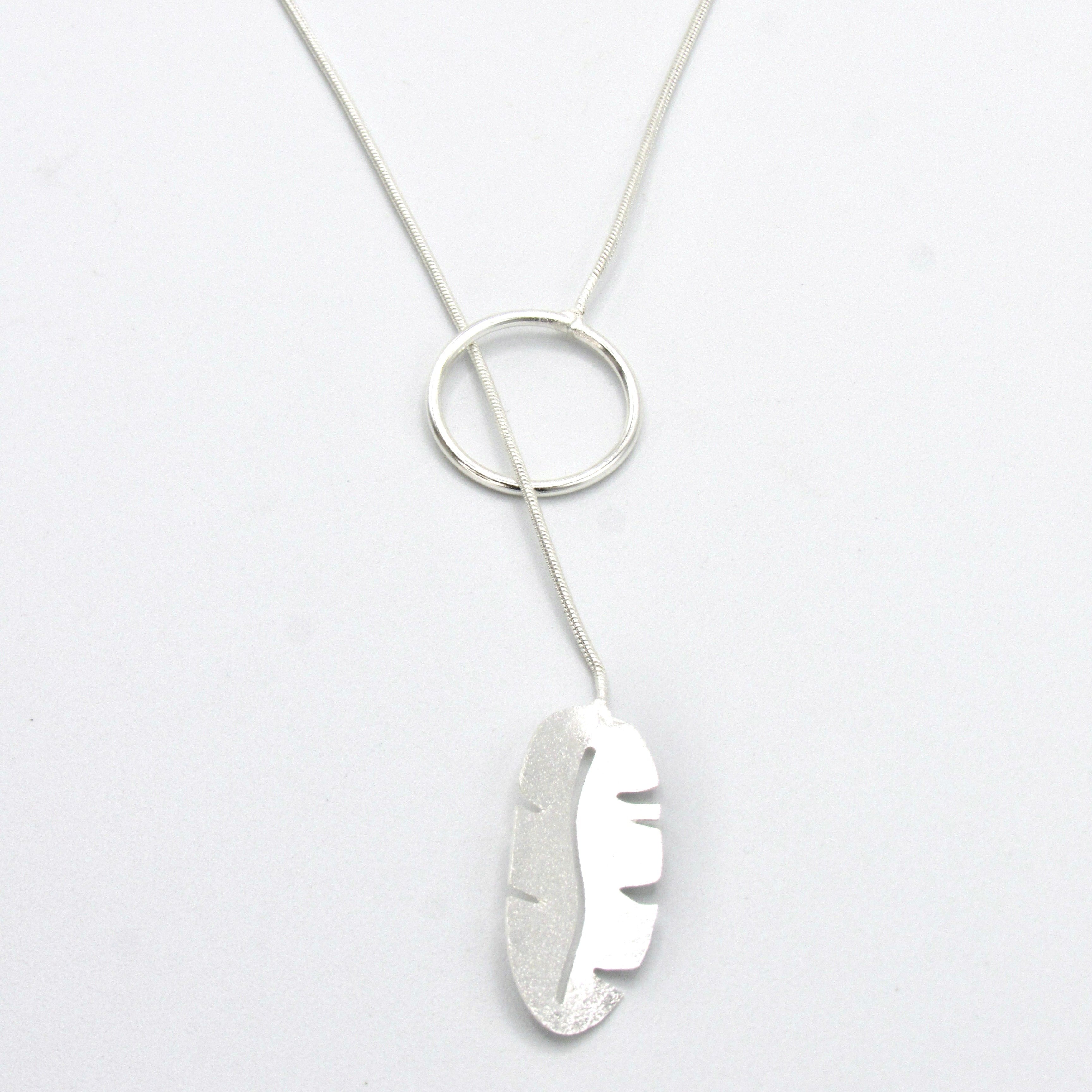 Collar Corbatin Hoja de Platano Plateado
