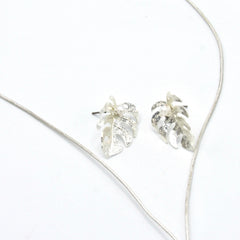 Set Collar Corbatin Y Aretes  Hoja Balazo Perla Plateado