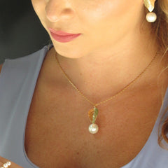 Set Collar Y Aretes Hoja Perla Dorado