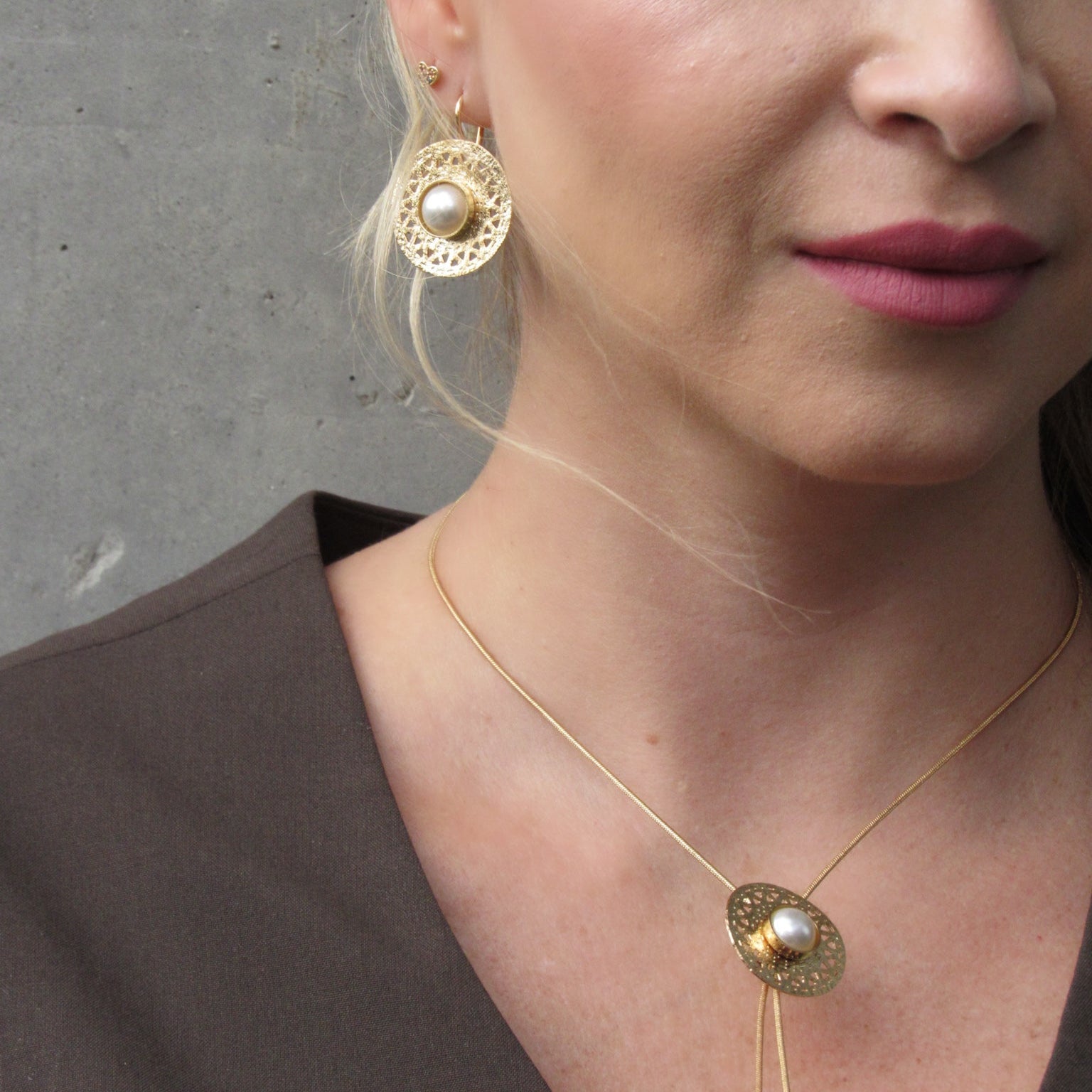 Set Collar Corbatin Y Aretes  Semilla Perla Dorado